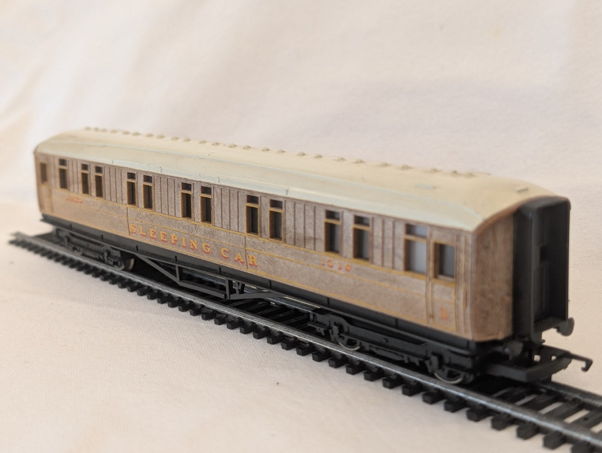 Hornby R430 OO Gauge LNER Sleeping Car No. 1237