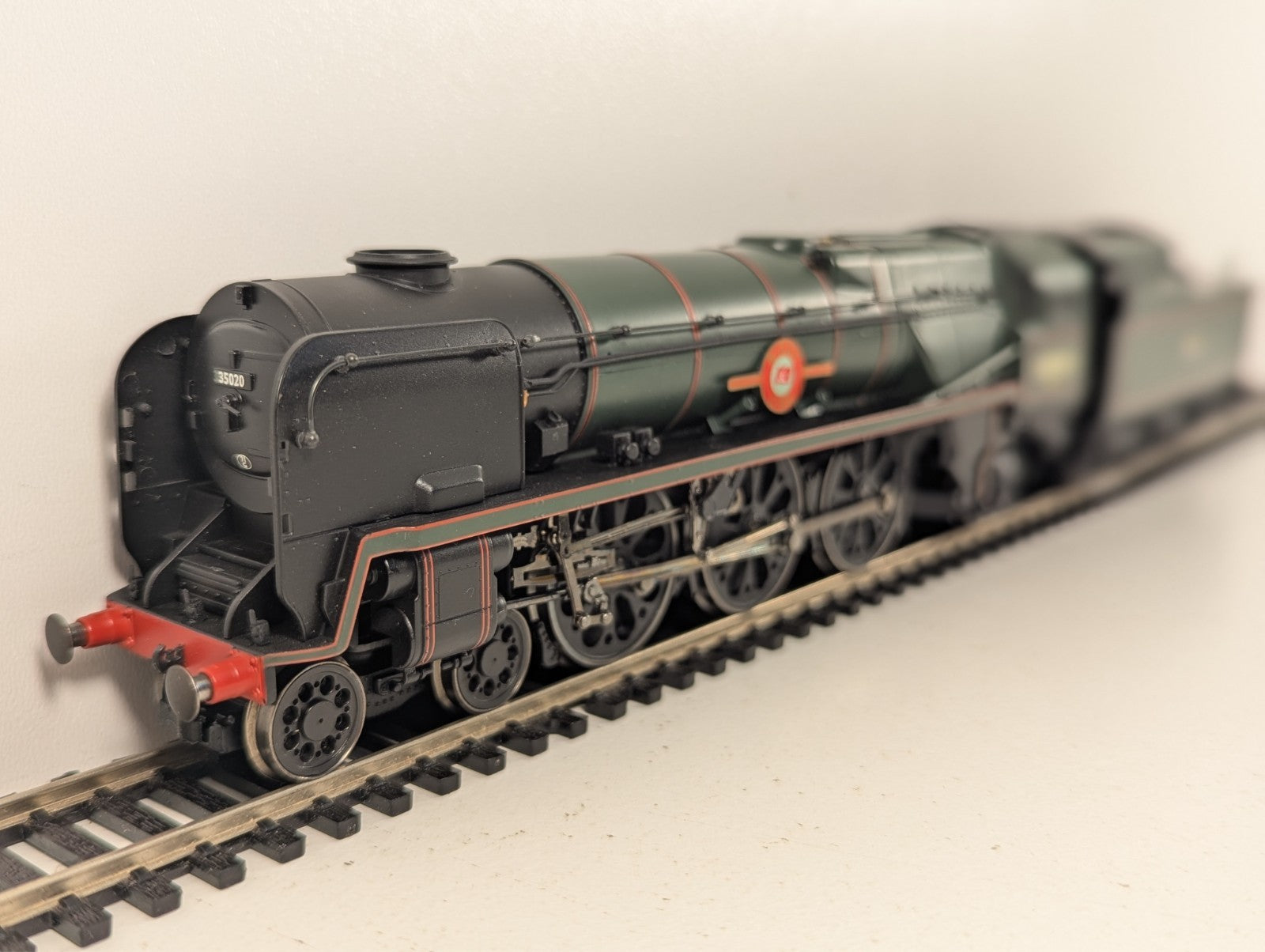 Hornby R2204 Merchant Navy Class 'Bibby Line' BR Lined Green Steam Locomotive