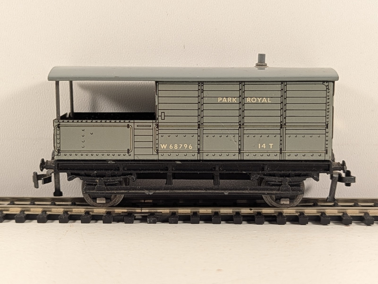 Hornby Dublo OO Gauge GWR Grey Toad Brake Van - Wrong Box