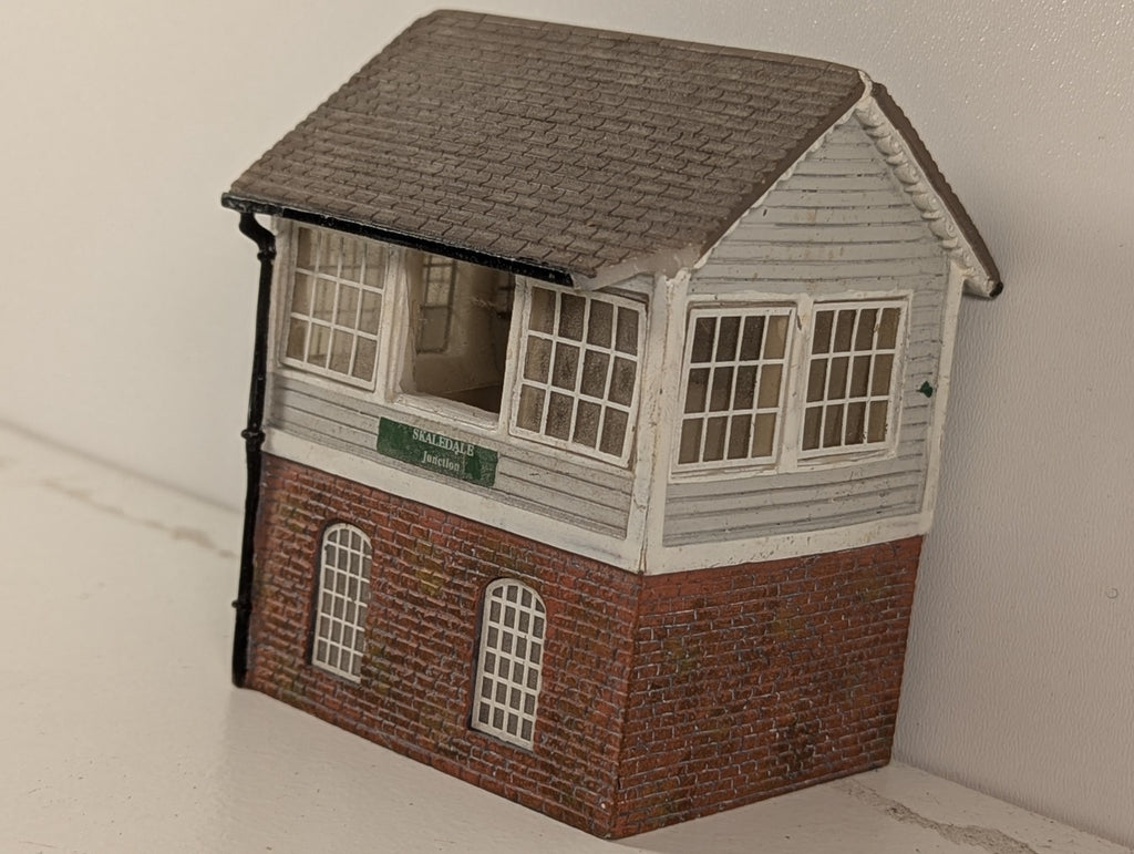 Hornby Skaledale OO Gauge Signal Box – Missing Parts