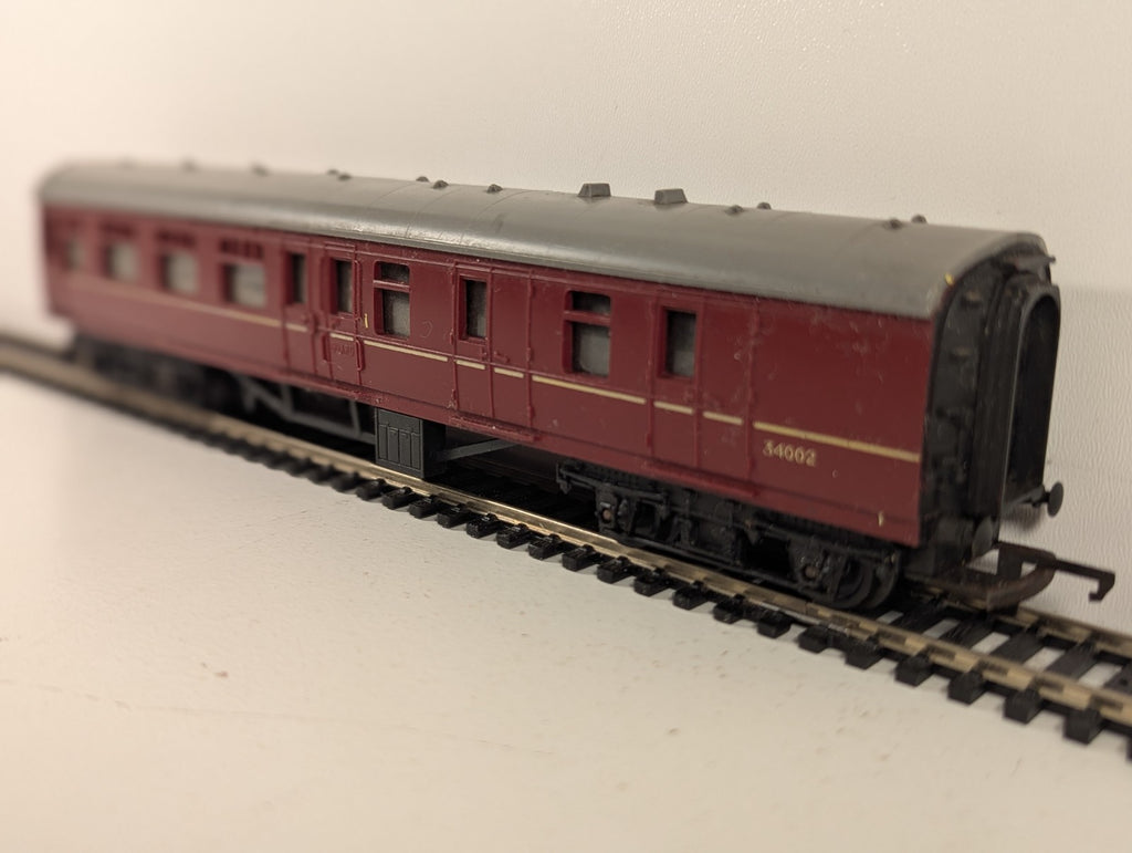 Tri-ang OO Gauge BR Maroon 3rd Class Brake Coach