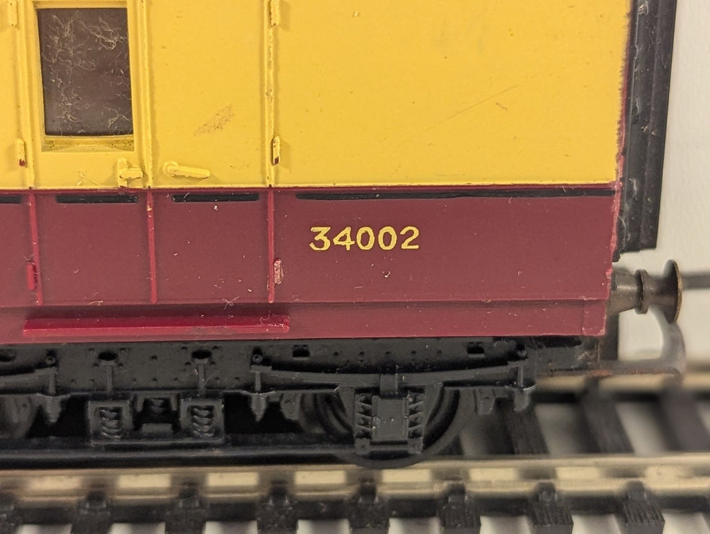 Tri-ang OO Gauge BR Suburban Brake Coach Passenger Coach 34002