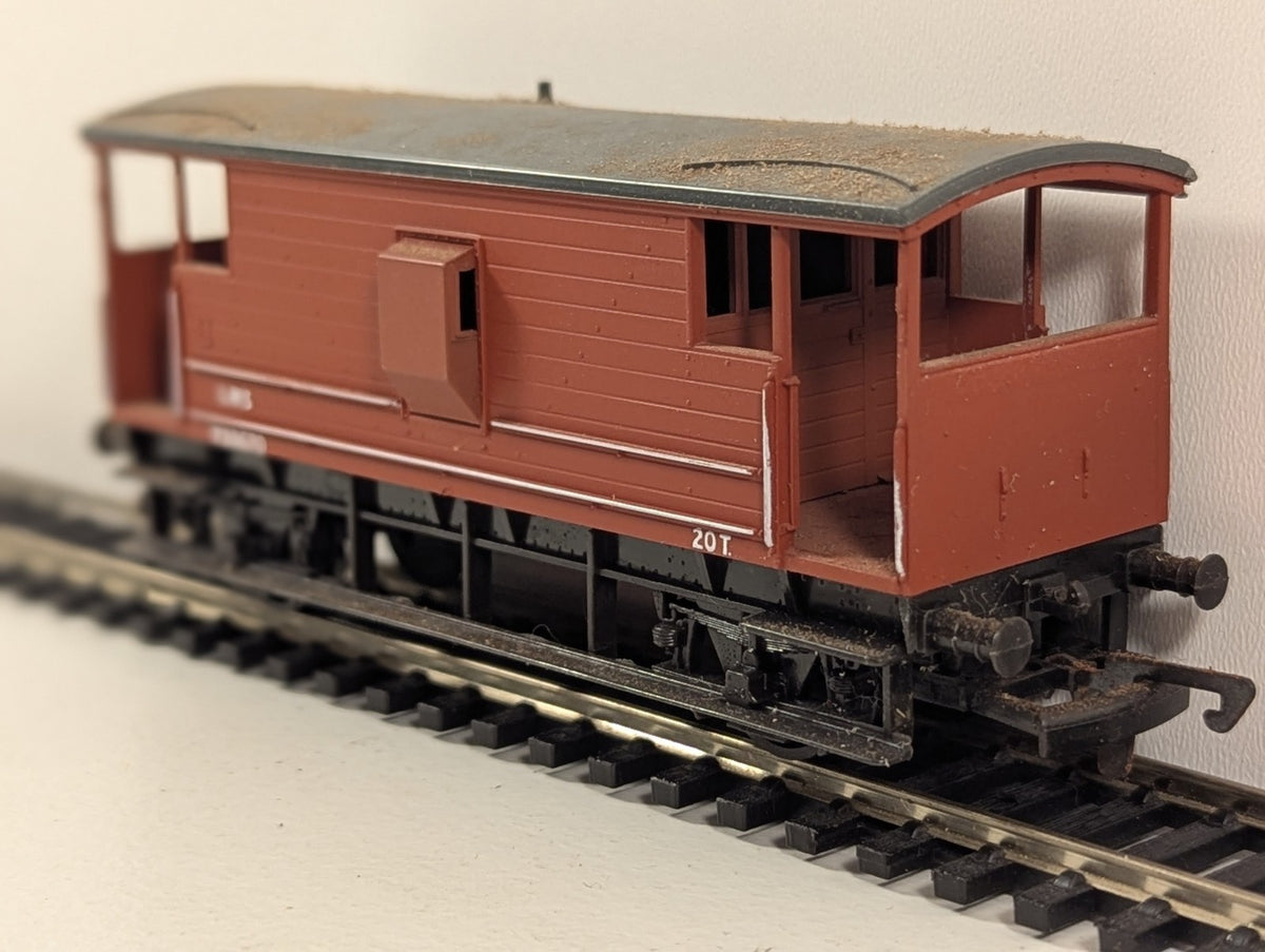 Dapol B2 20-Ton Goods Brake Van 730670 LMS Brown (OO Gauge)