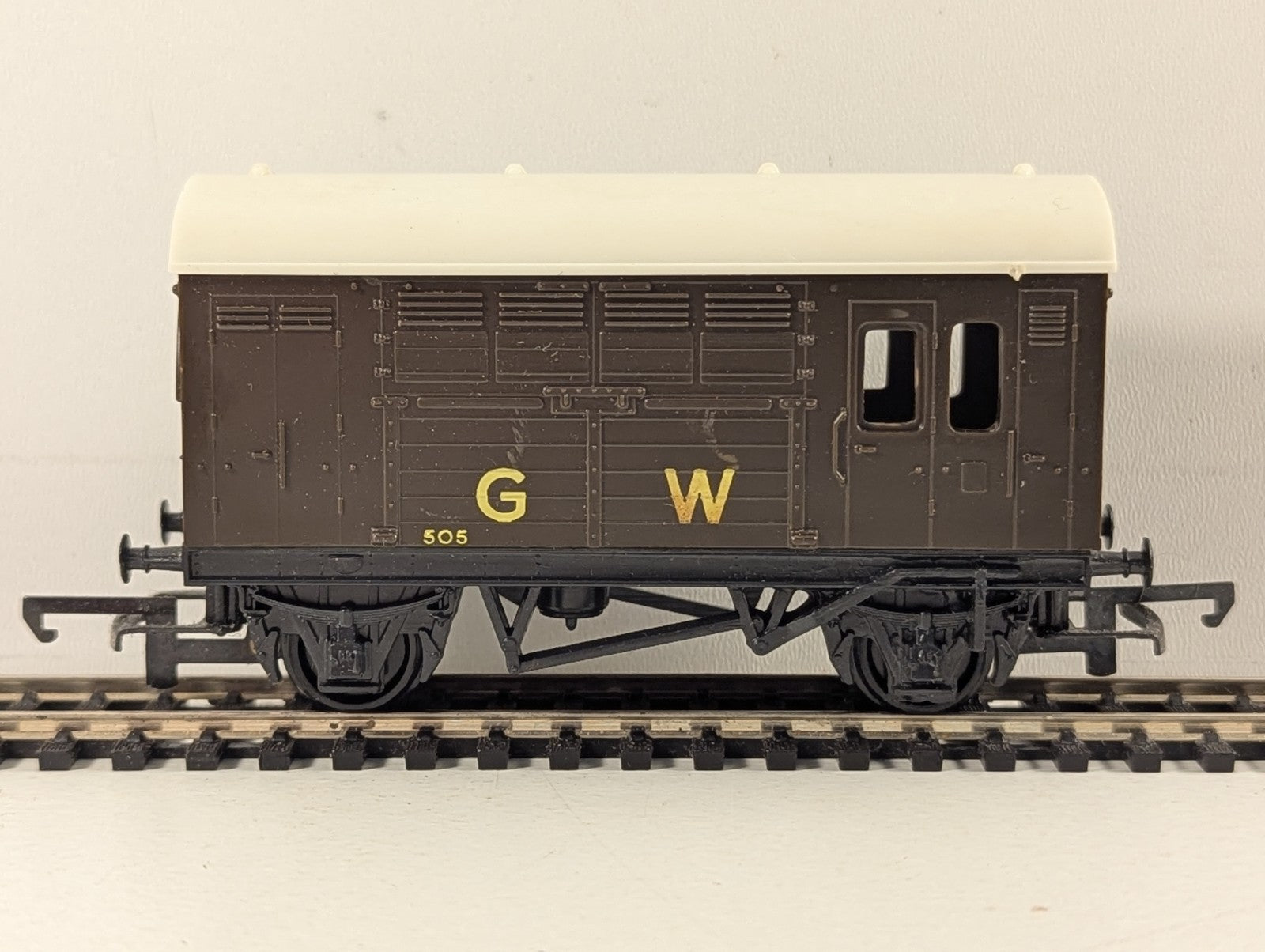 Hornby  R.123 GWR Horse Box Goods Wagon 505 GWR Brown