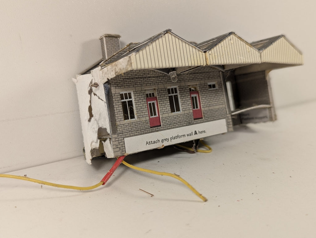 Superquick N Gauge Stone Railway Station Building A12