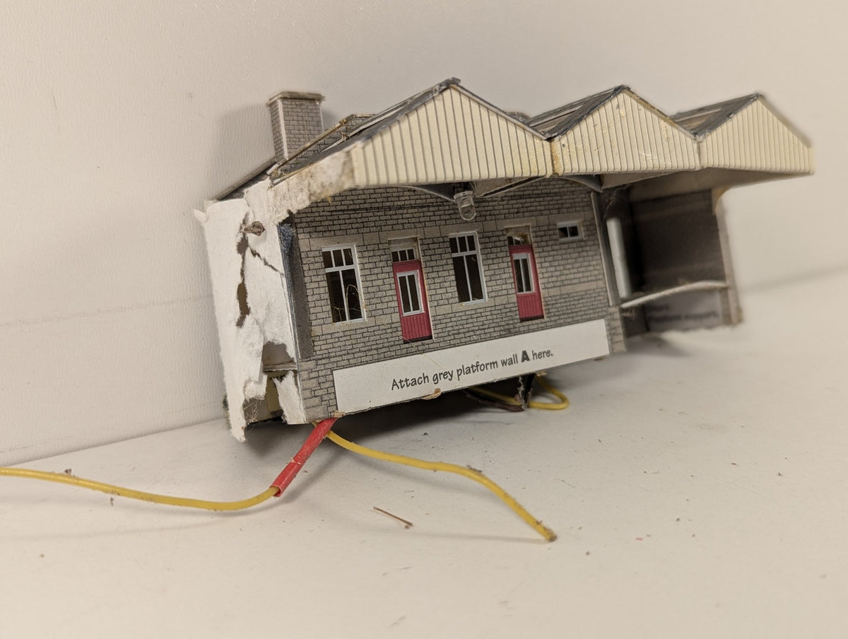 Superquick N Gauge Stone Railway Station Building A12