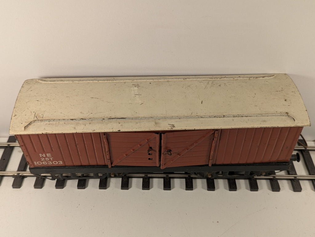 Hornby Series O Gauge No.2 NE Brown Luggage Van