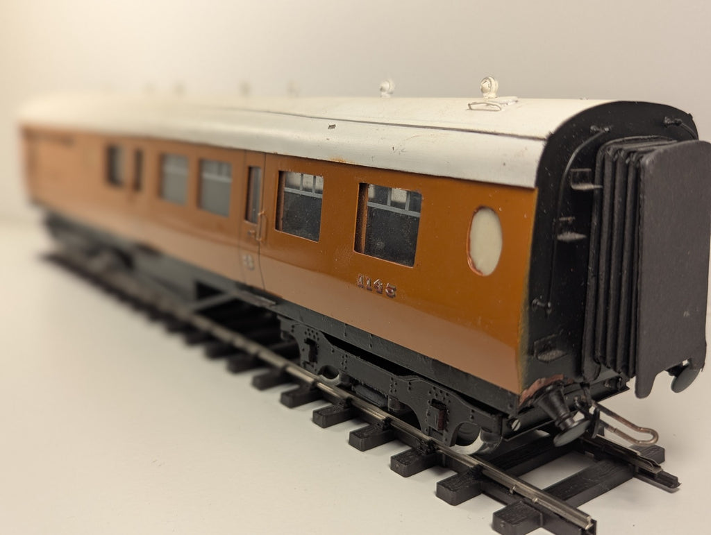 Kitbuilt (Metal) O Gauge LNER Thompson Teak Brake Coach – Damage
