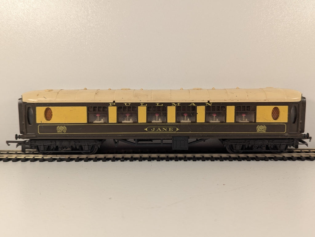 Tri-ang OO Gauge Pullman Coach “Jane”