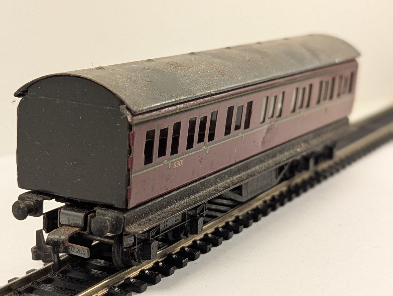 Hornby Dublo BR Suburban 1st & 3rd Class Coach OO Gauge