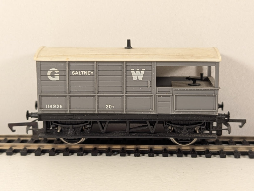Hornby R018 OO Gauge GWR 20-Ton “Toad” Brake Van No. 114925 – Saltney (Grey)
