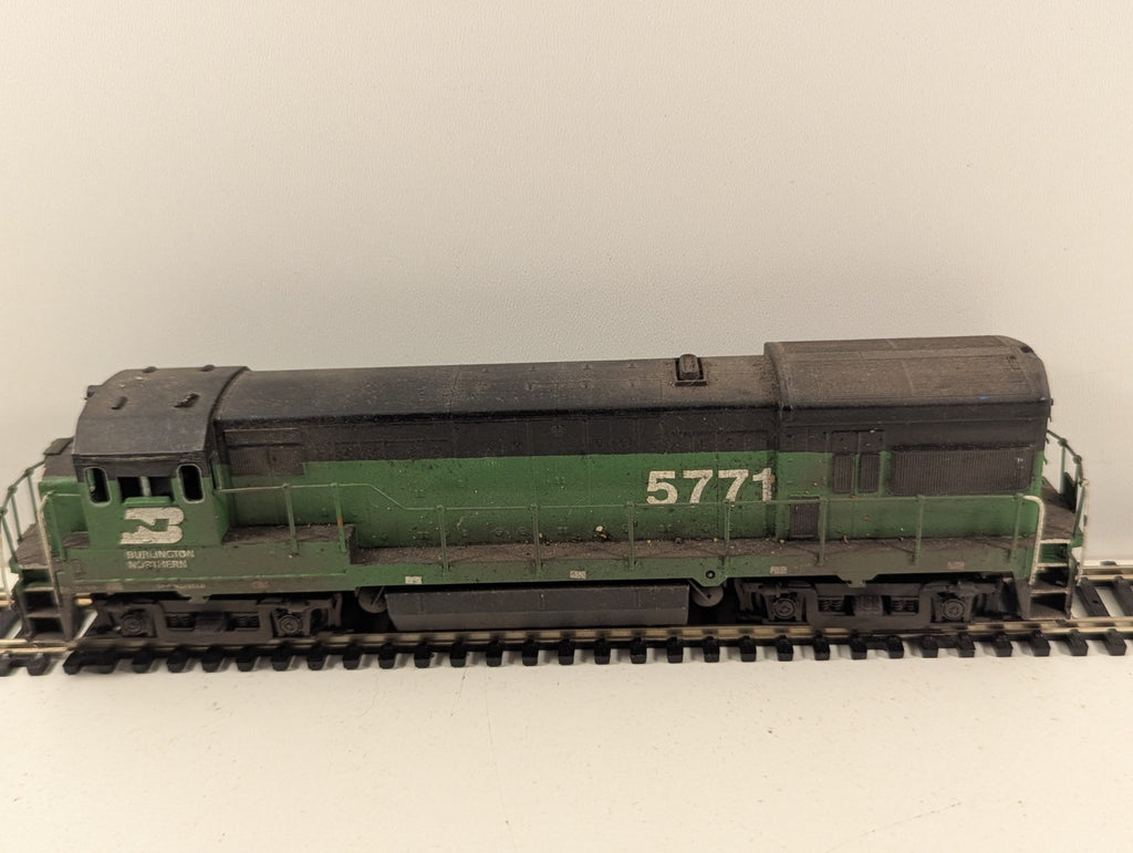 Atlas HO Gauge Burlington Northern GE U30B Dummy Diesel Locomotive