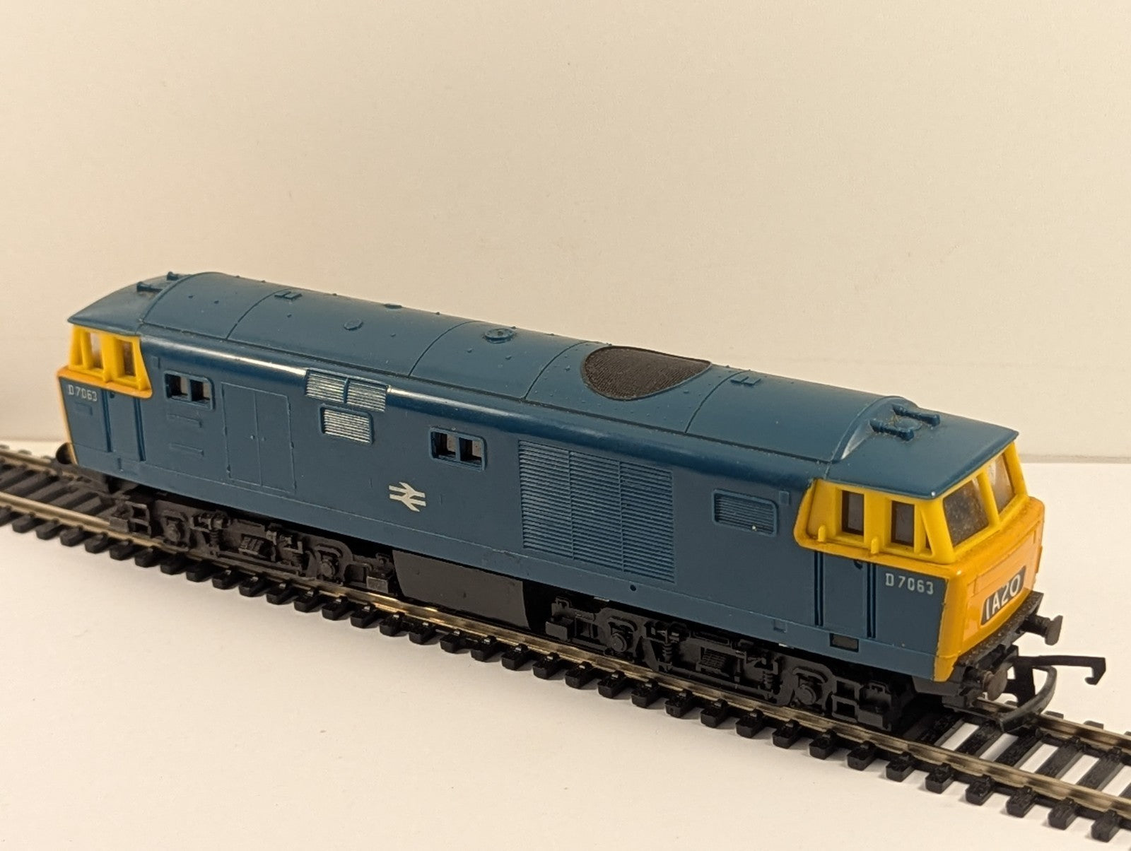 Tri-ang Hornby R758 OO Gauge Class 35 Hymek BR Blue