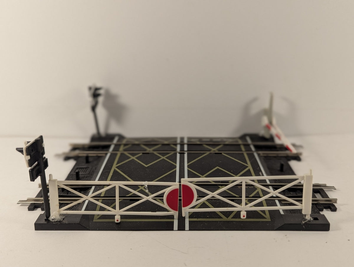 Hornby OO Gauge Double Track Level Crossing R636