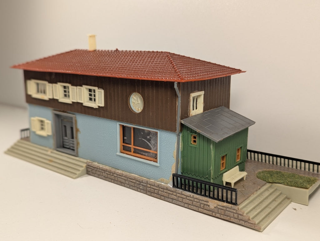 Faller B-96 H0 Holzhausen Station Kit