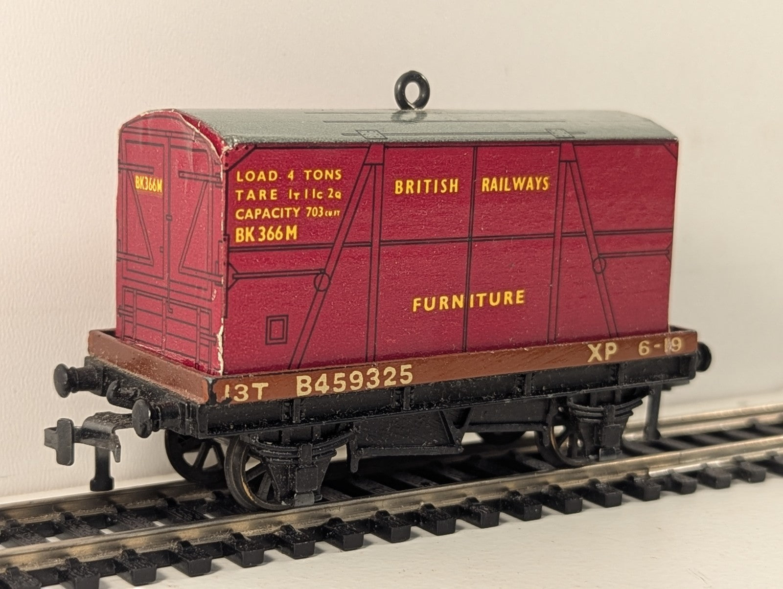 Hornby Dublo 32087 OO Gauge D1 Low-Sided Wagon with Furniture Container - Boxed