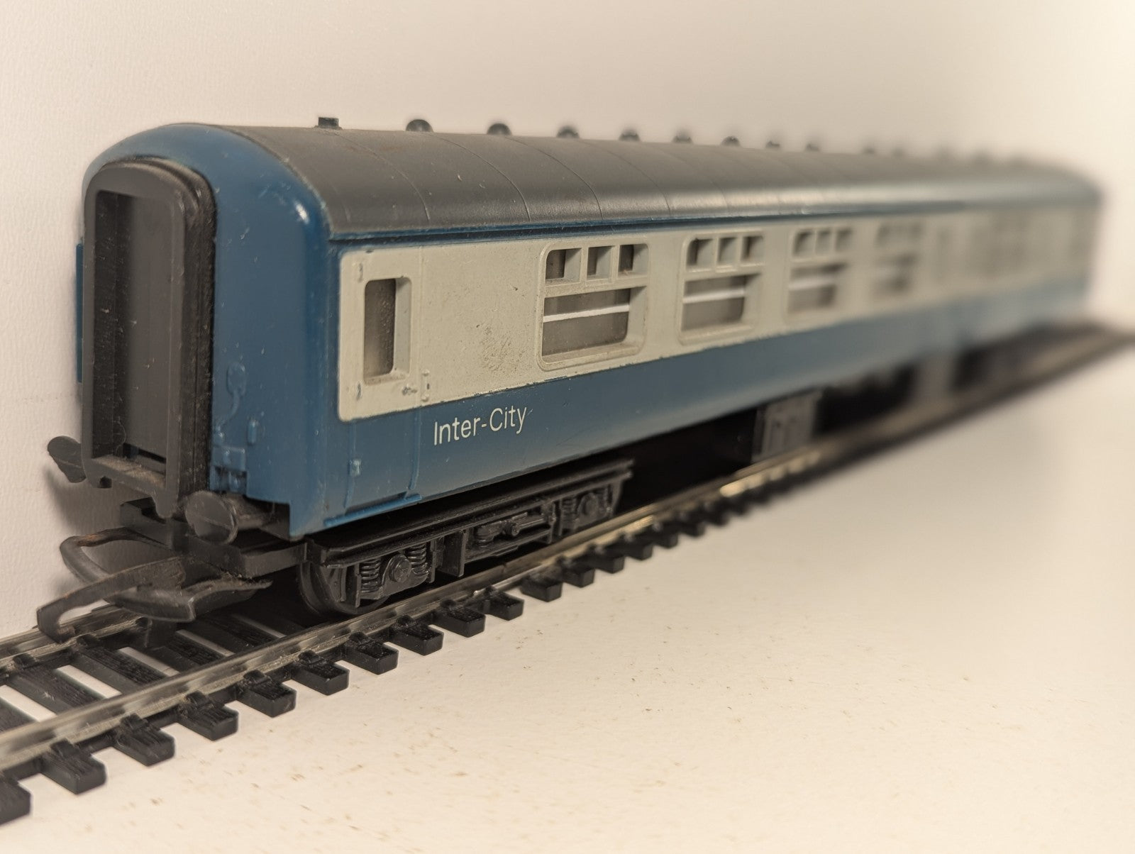 Hornby OO Gauge BR Mk1 Brake Second Corridor (BSK) Passenger Coach