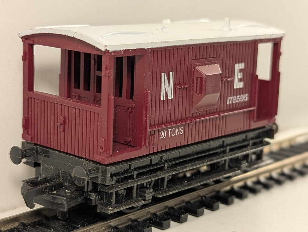 Mainline 37-140 LNER 20 Ton Brake Van OO Gauge