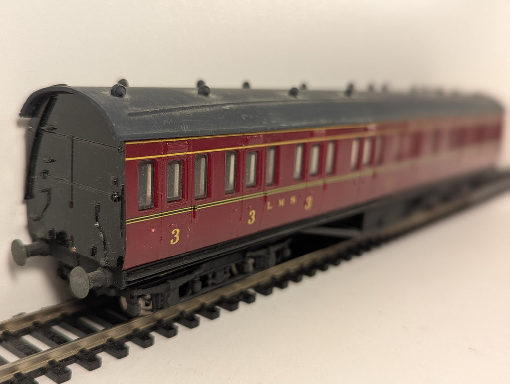 Dapol OO Gauge LMS Non-Corridor Composite Coach Passenger Coach 19194 LMS Maroon