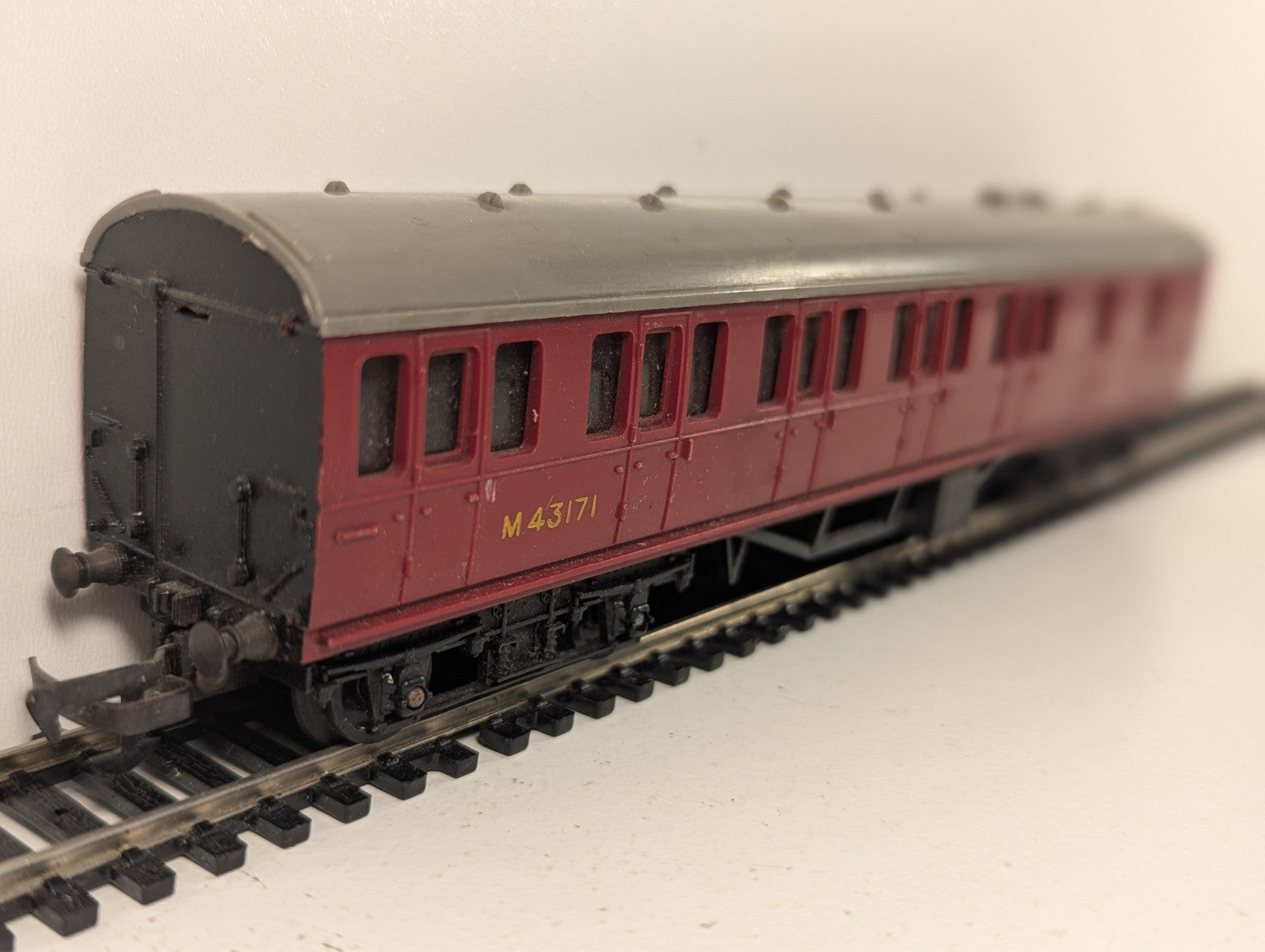 Tri-ang Railways R120 OO Gauge BR Suburban Brake Second Coach