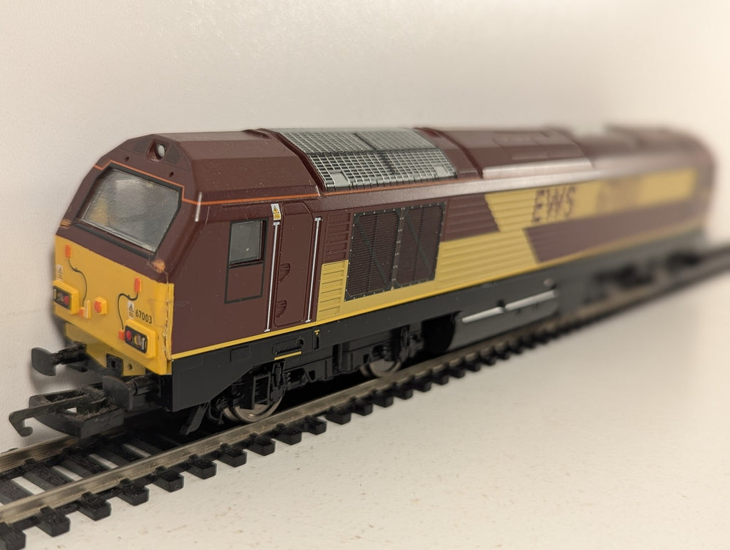 Lima OO Gauge Class 67 Diesel Locomotive 67003 EWS Maroon and Gold L204978