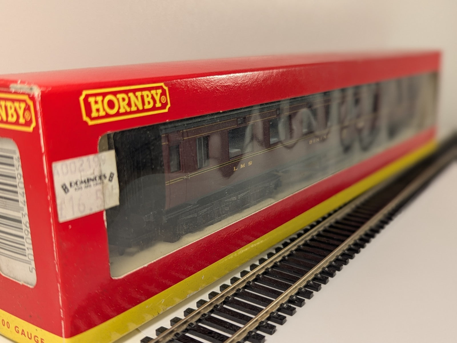 Hornby R4095 LMS 68ft Dining Car OO Gauge Boxed