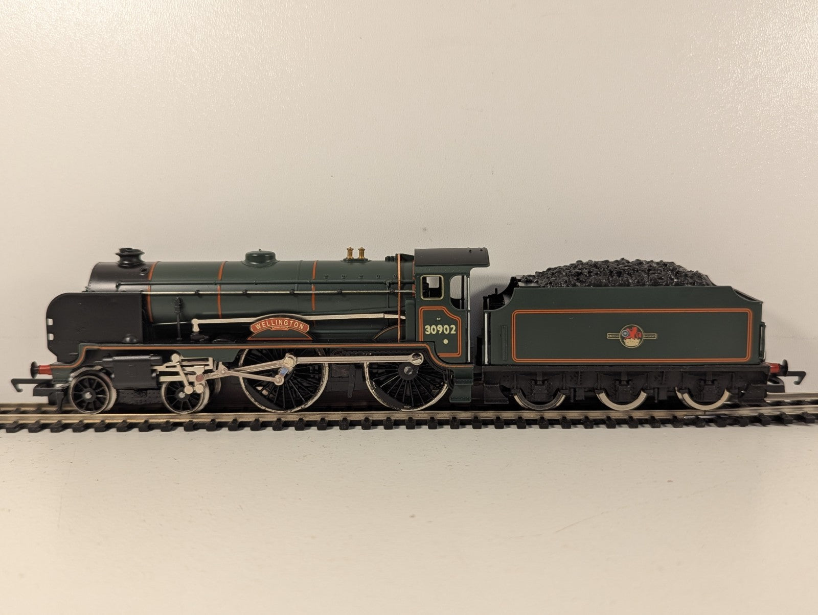Hornby R.2082 BR Schools Train Pack