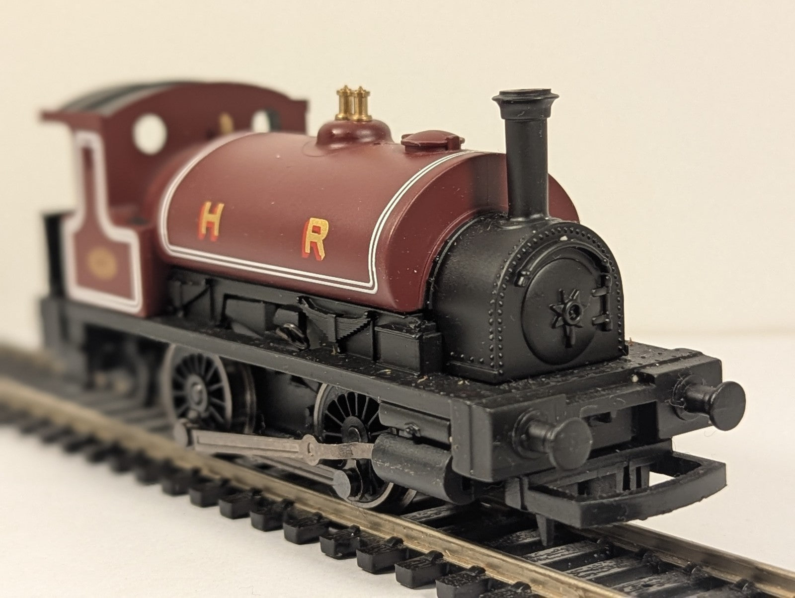 Hornby R1157 OO Gauge Class 0F “Pug” 0-4-0ST HR Maroon