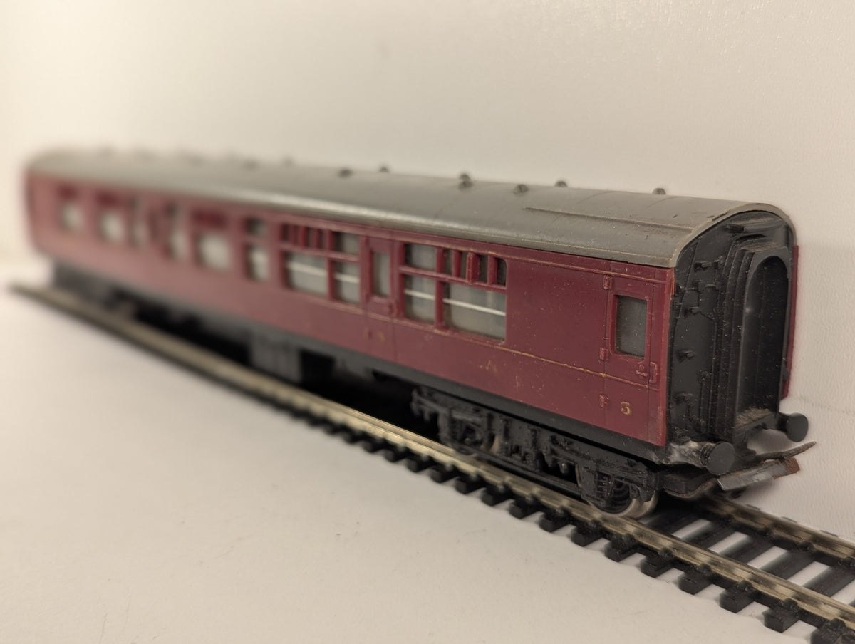 Hornby OO Gauge LMS Composite Coach Railway Coach 2257 LMS Crimson Lake