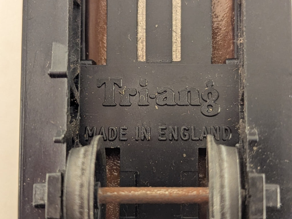 Tri-ang R124 OO Gauge BR Toad Brake Van Brown