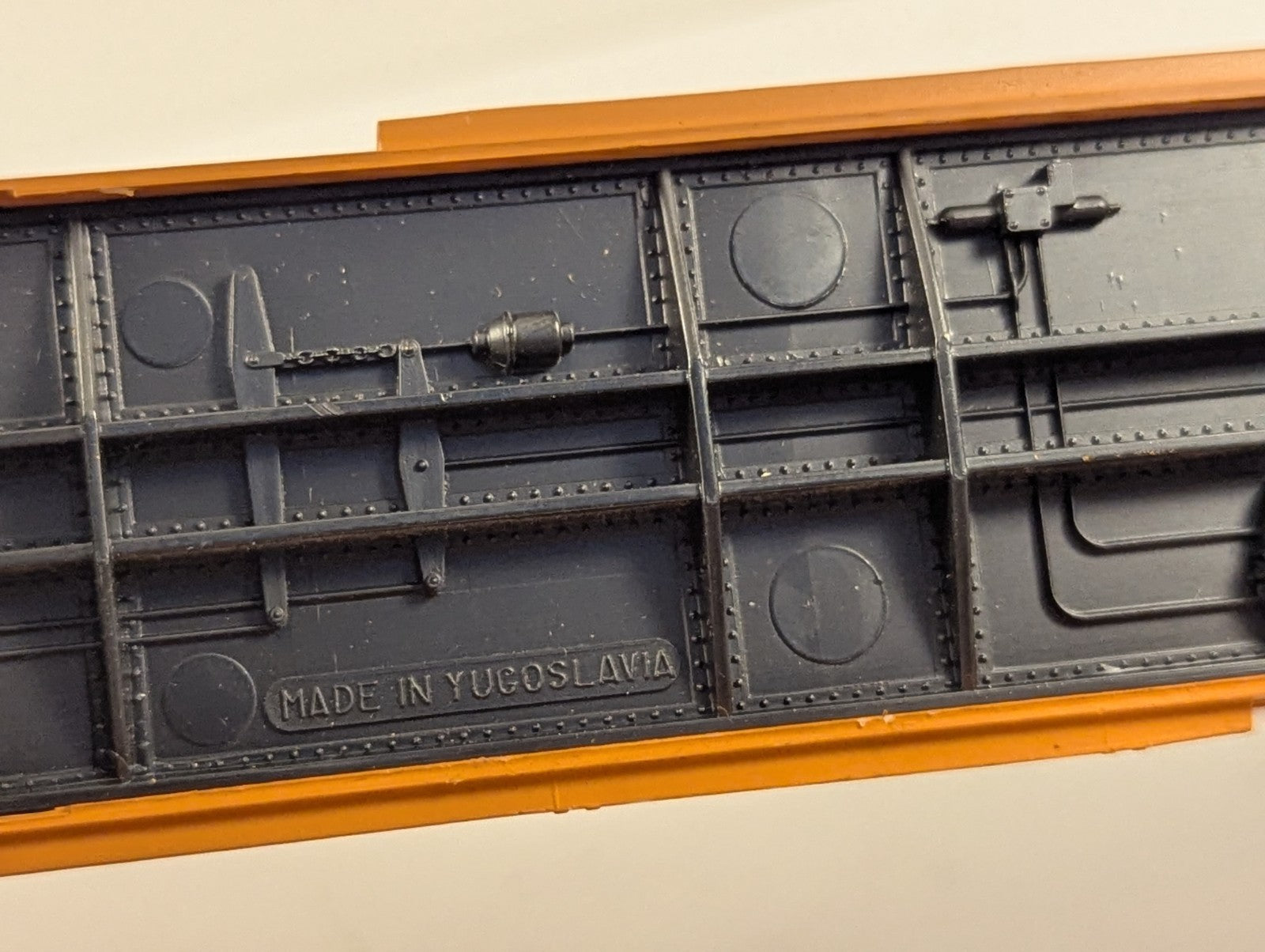 HO Gauge Santa Fe SFRD Orange Box Car - Broken Coupler