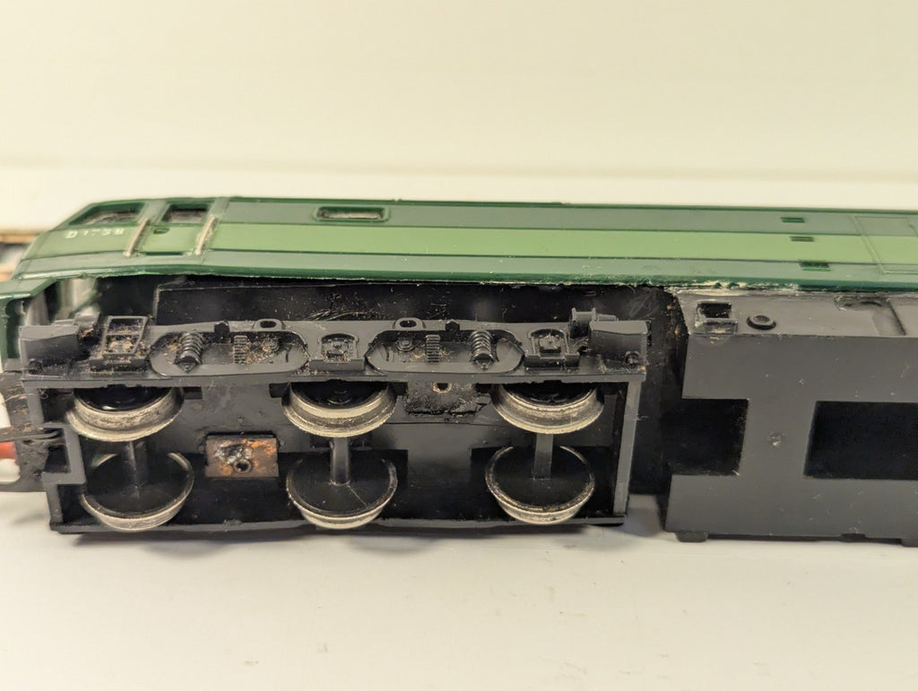 Hornby OO Gauge BR Class 47 Diesel Locomotive - Repainted and nonrunner