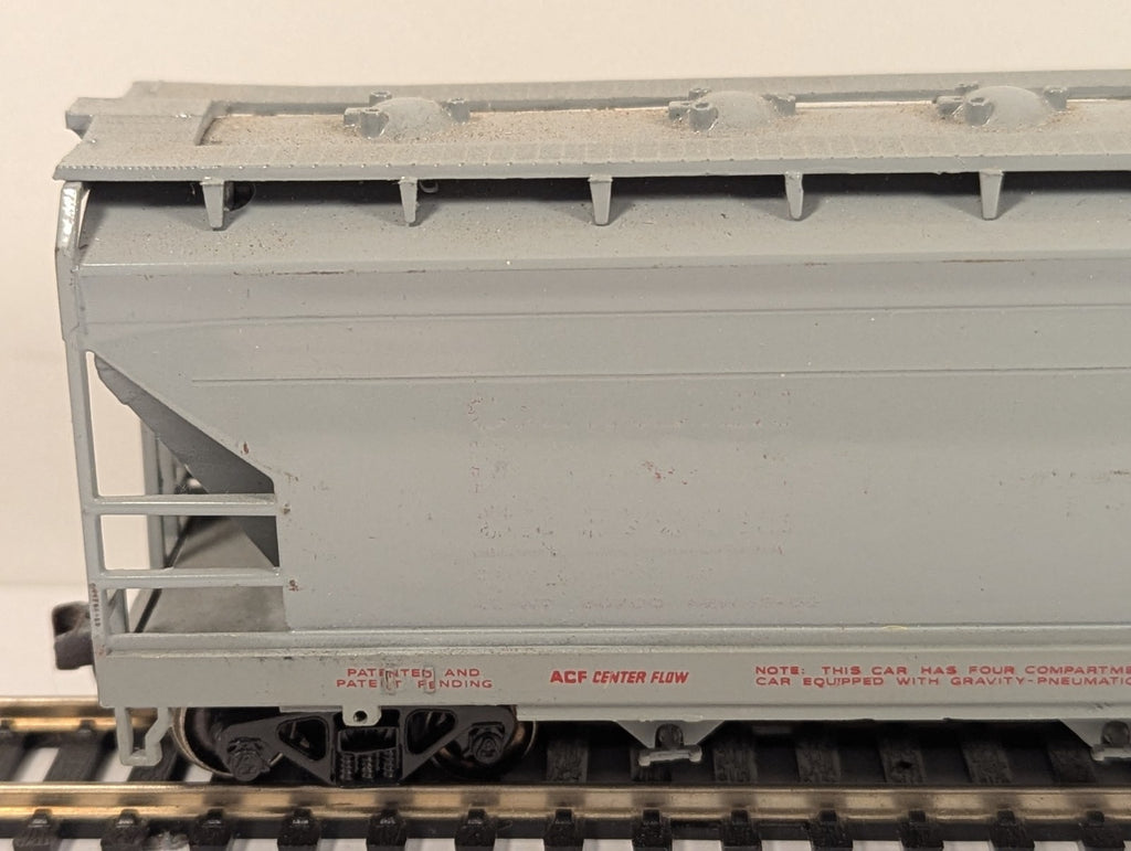 Bachmann 17513 HO Gauge ACF Center Flow Covered Hopper – Repainted