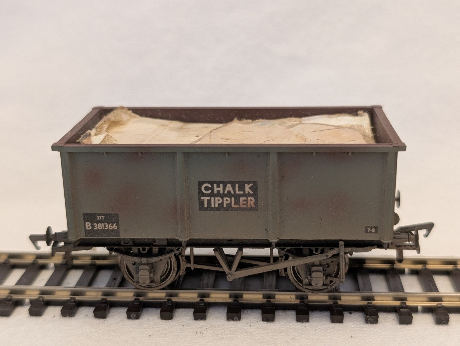 Bachmann OO Gauge 27T Chalk Tippler Goods Wagon B 381366 BR Grey 38