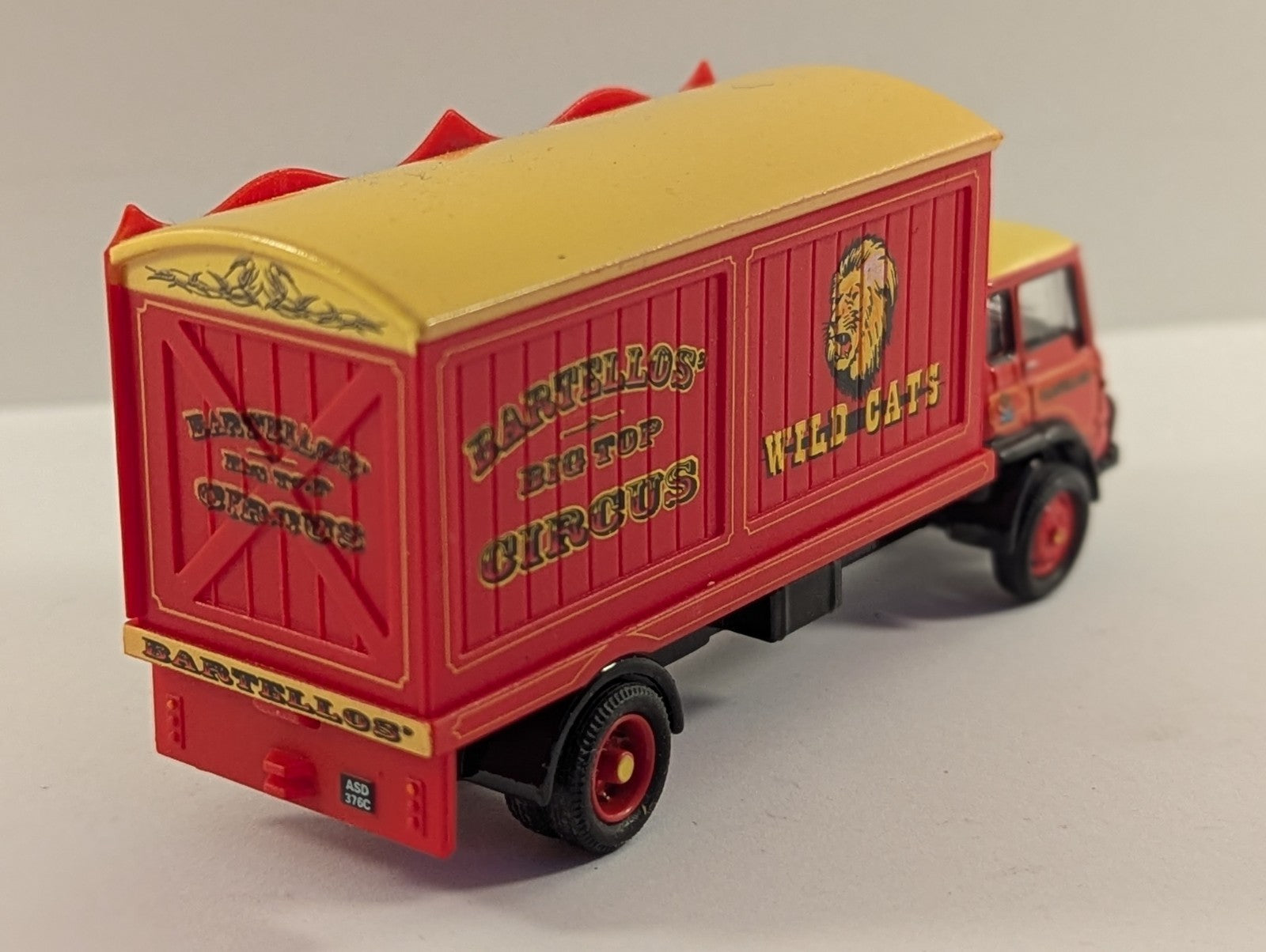 Hornby SkaleAutos Bartellos Big Top Circus Wild Cats Bedford TK Truck
