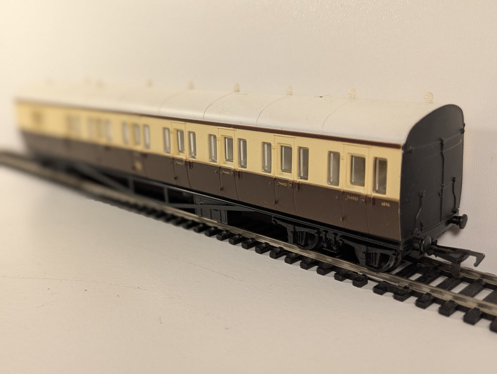 Airfix OO Gauge GWR Suburban Coach – 6896 – Chocolate & Cream