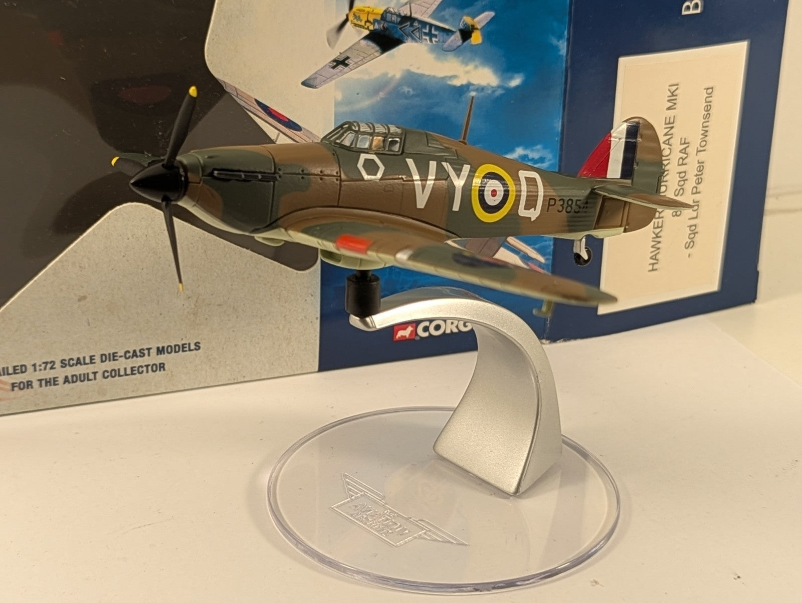 Corgi 49101 1:72 Hawker Hurricane MkI 85 Sqd RAF Sqd Ldr Peter Townsend