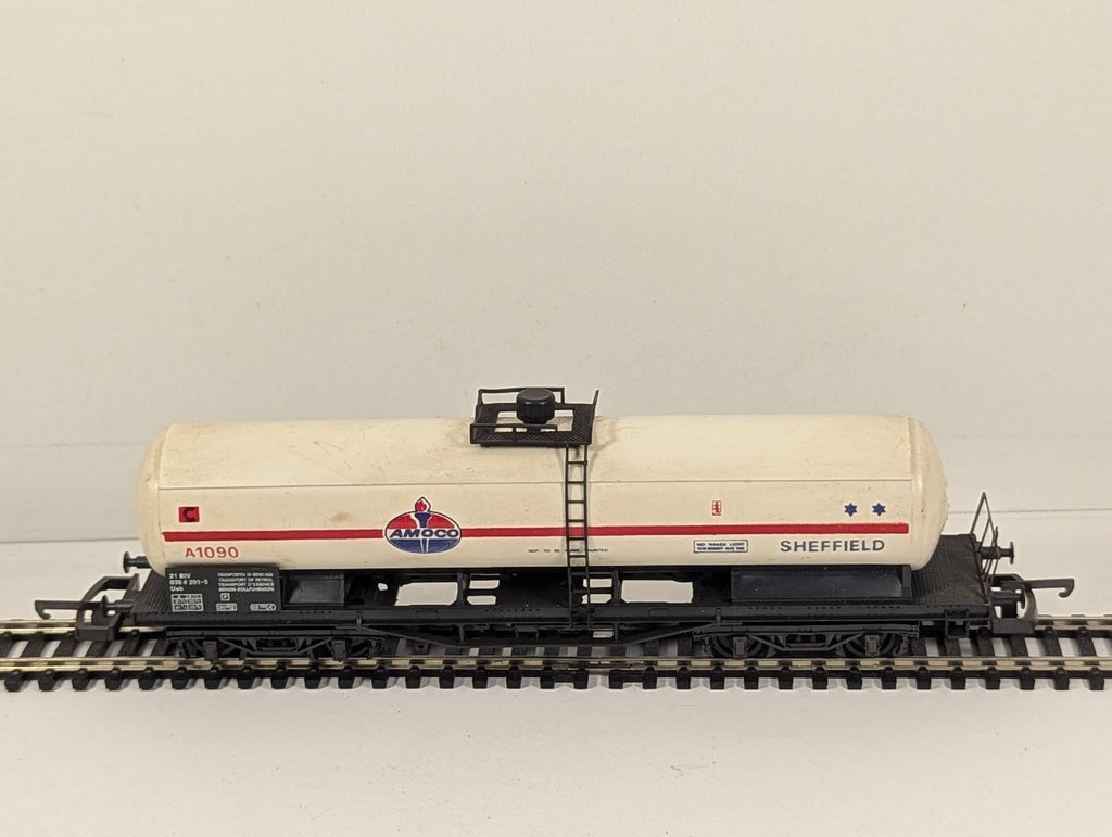 Lima OO Gauge Amoco Sheffield Bogie Tank Wagon A1090 Amoco White & Red