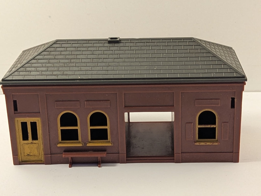 Tri-ang OO Gauge R60 Station Waiting Room Building