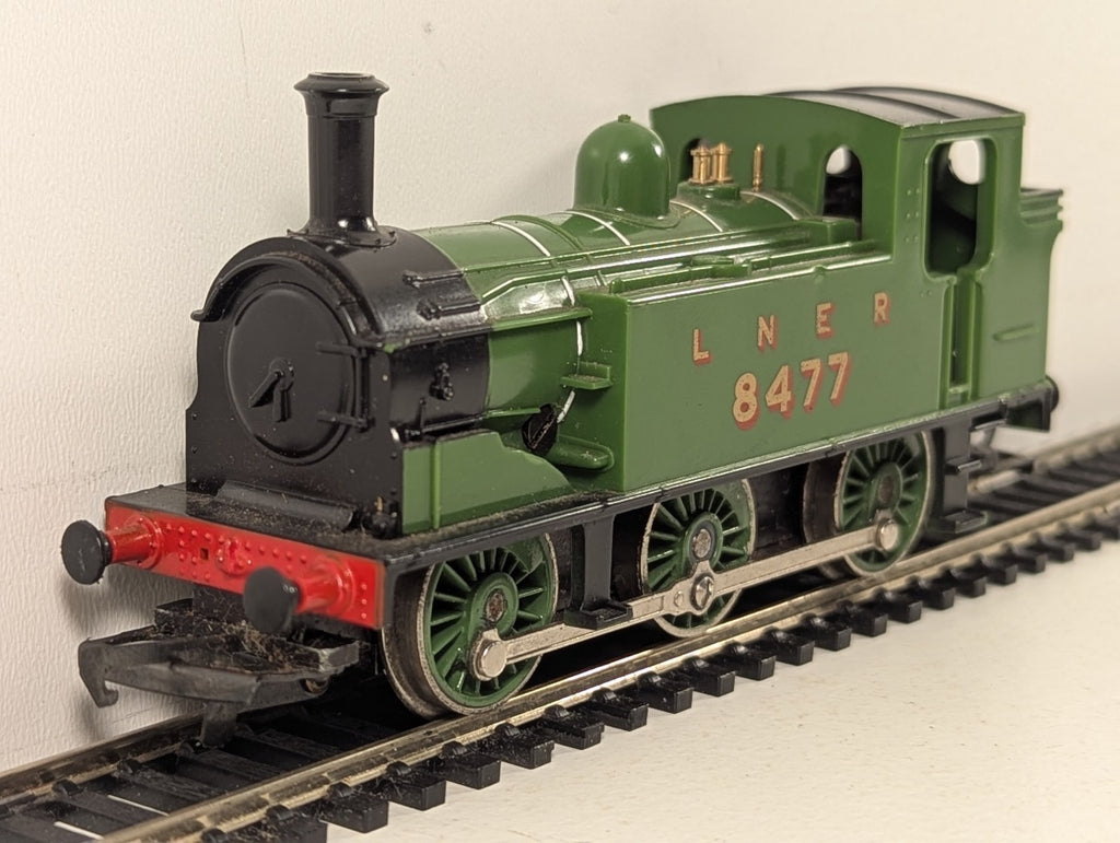 Hornby OO Gauge LNER Class J83 0-6-0T Locomotive 8477 LNER Green