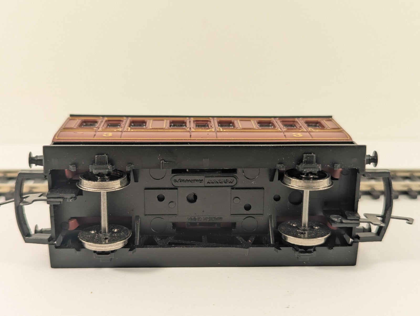 Hornby OO Gauge LMS 4-Wheel Coach Maroon