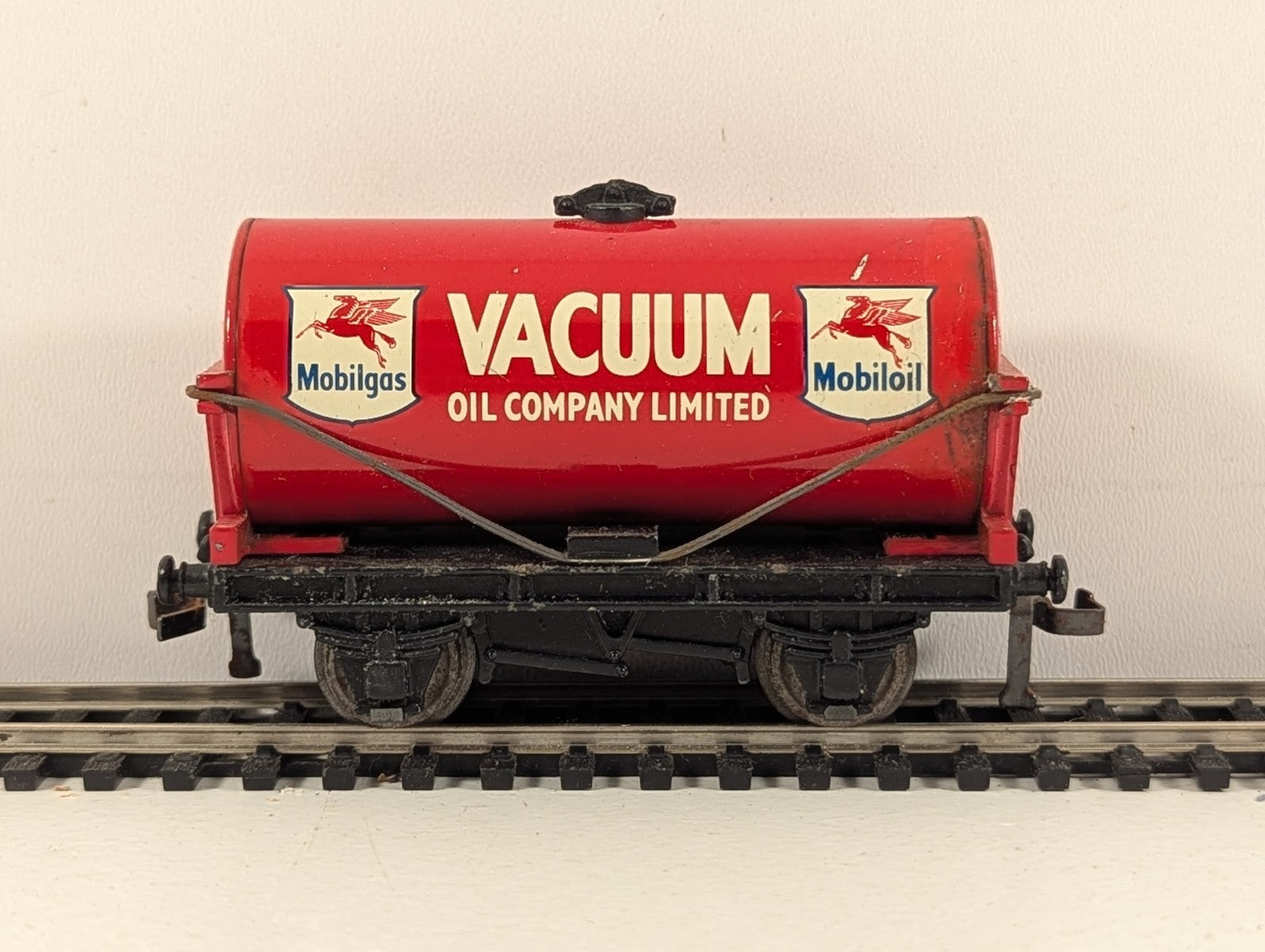 Hornby Dublo 32083 OO Gauge D1 Vacuum Oil Co Ltd Tank Wagon - Boxed