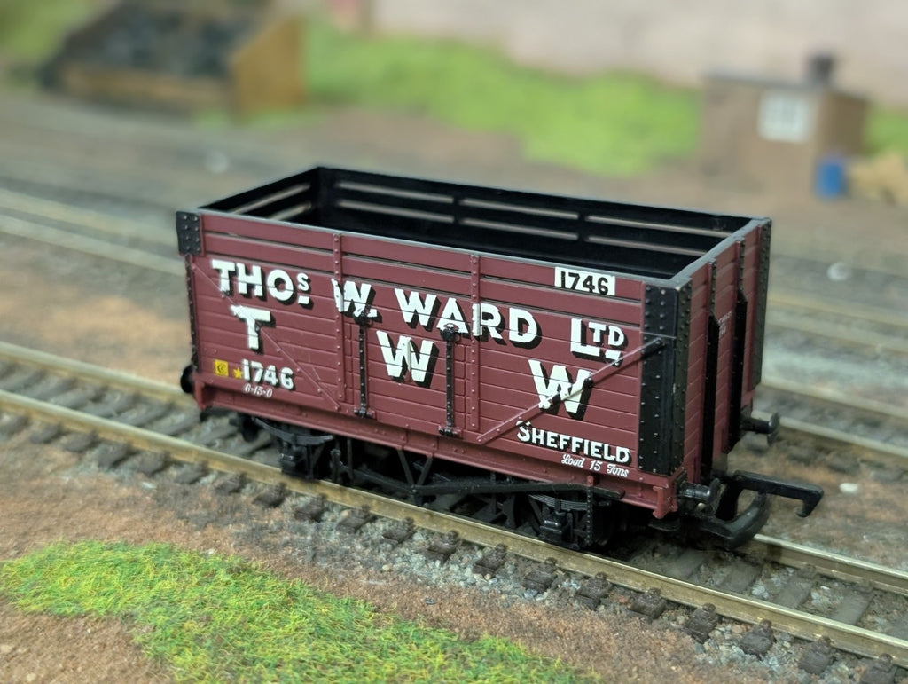 Mainline 37179 7 Plank Wagon with coal rail - 'Thomas W Ward' 1746