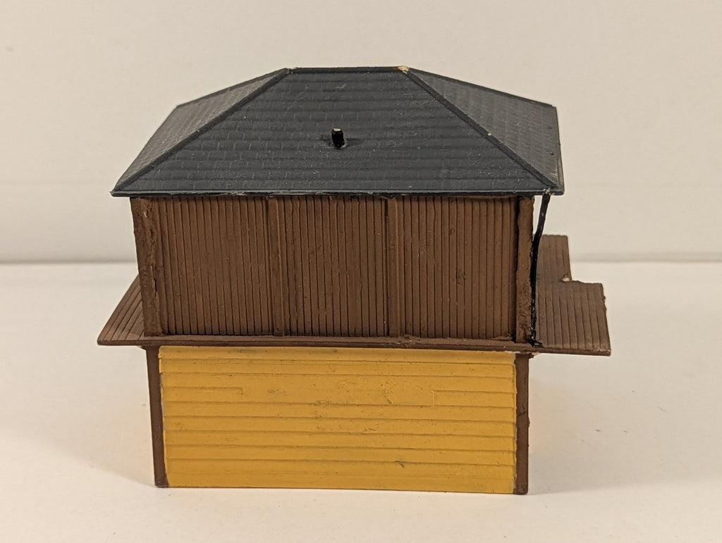 OO Gauge Timber Signal Box Brown and Yellow
