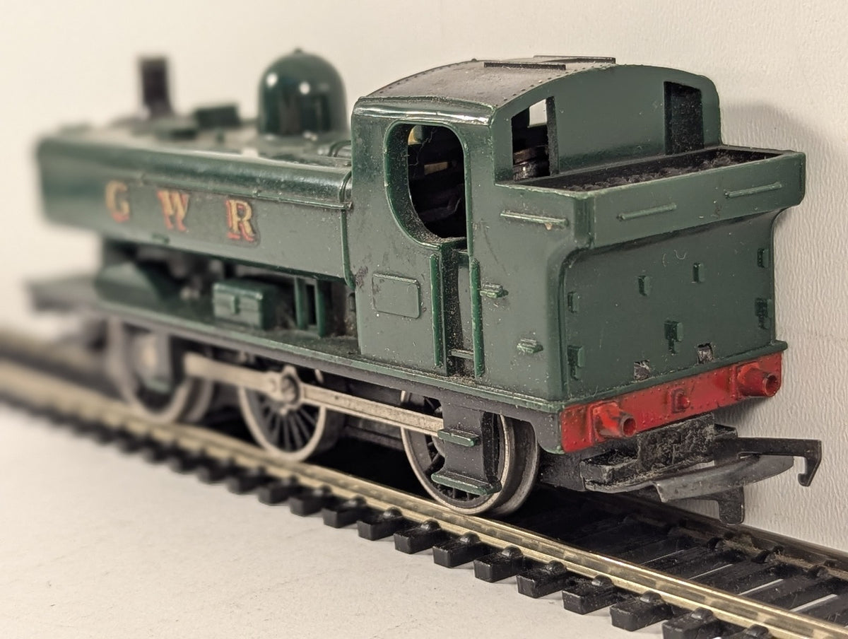 Hornby OO Gauge Class 2721 Pannier Tank Steam Locomotive GWR Green