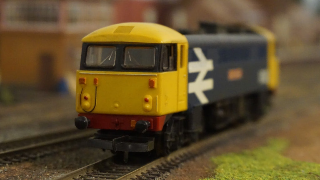 Lima 205155 Class 87 No 87022 Cock O' The North in Large Logo Livery