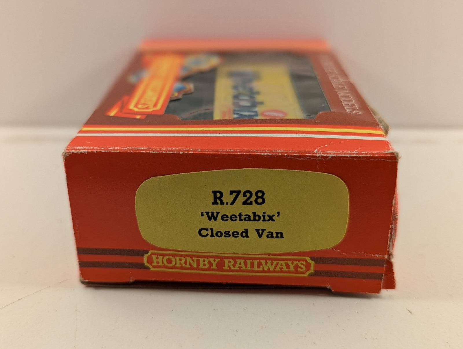 Hornby OO Gauge R728 “Weetabix” Closed Van