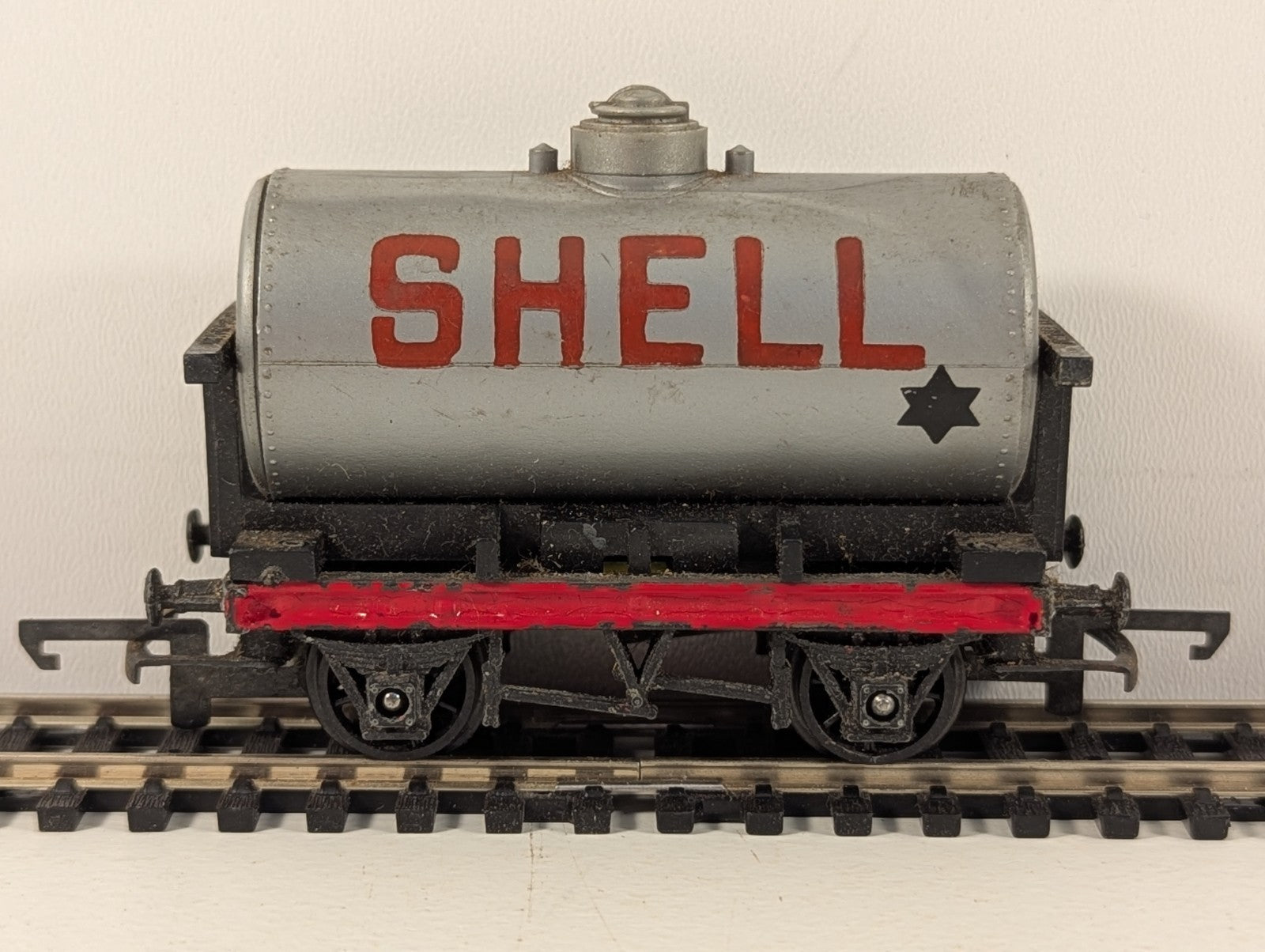 Tri-ang R12 OO Gauge Grey Tank Wagon BP/Shell