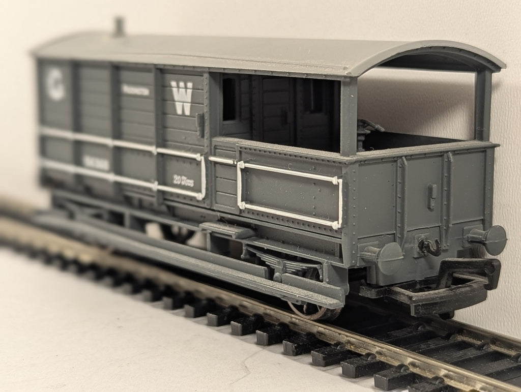 Hornby OO Gauge GWR Brake Van 56368 GWR Grey R.402