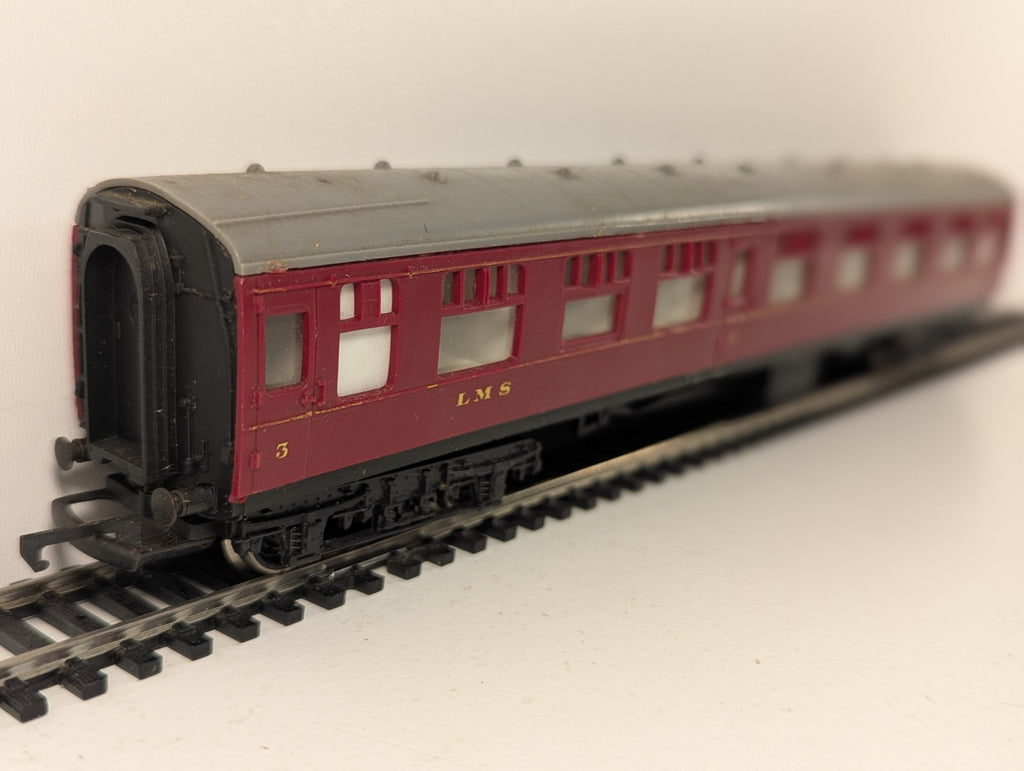 Hornby OO Gauge LMS Mk1 Corridor Full 3rd Coach